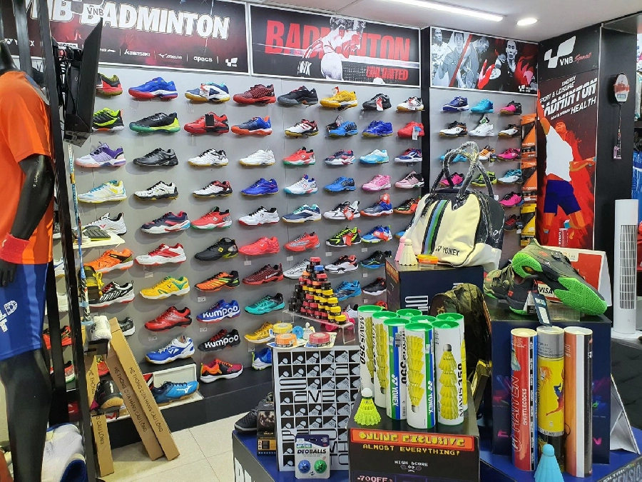 Cửa hàng bán giày cầu lông giá rẻ tphcm uy tín nhất: VNB Sports