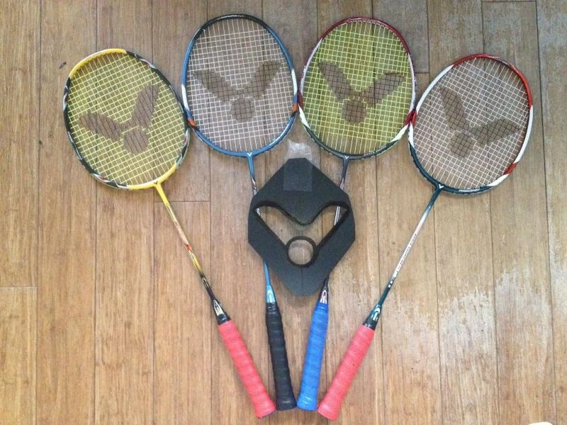Sơn vợt cầu lông: Hãy đến và xem những vợt cầu lông được sơn tỉ mỉ và tinh tế bởi những nghệ nhân tài ba. Màu sắc đa dạng cộng với chất lượng tuyệt vời, những chiếc vợt này sẽ giúp bạn có những trận đấu cầu thủ đáng nhớ và thăng hoa tột đỉnh.